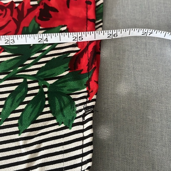 Indulge Black/White Rose Striped Blouse with Bell Sleeves and Key Hole Back 2X - Picture 10 of 11